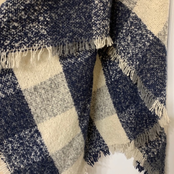 NWT Nicole’s Boutique Poncho - Picture 3 of 5